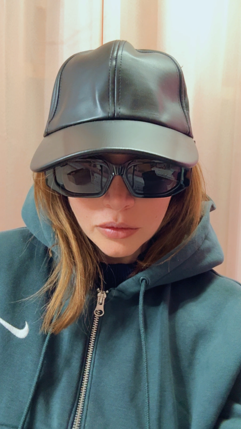 Cappello con visiera ecopelle
