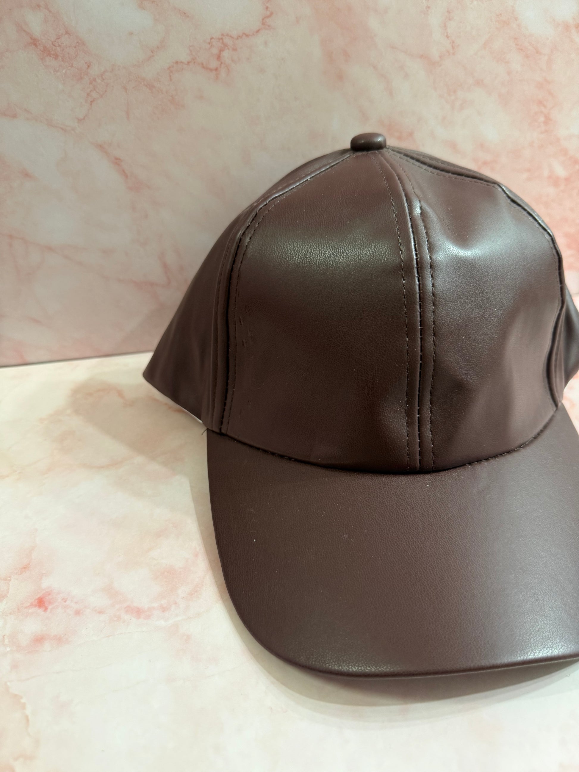 Cappello con visiera ecopelle