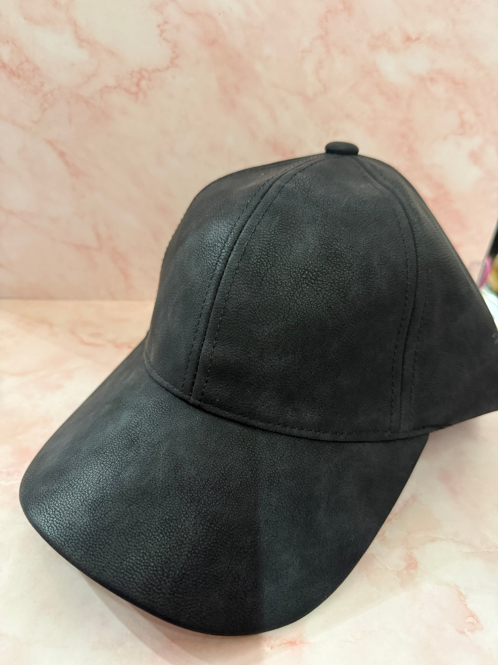 Cappello con visiera ecopelle