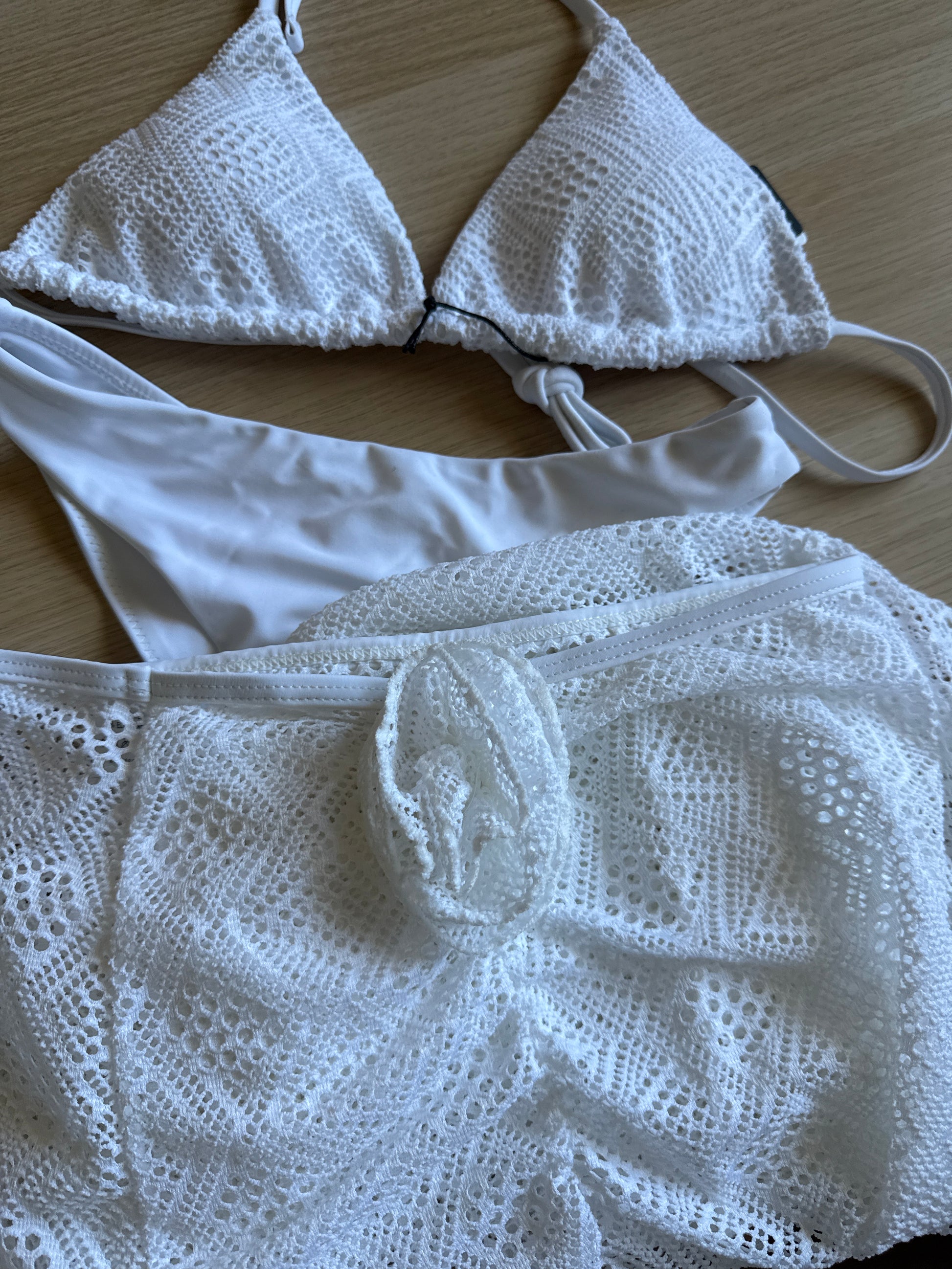 Bikini + gonna pizzo