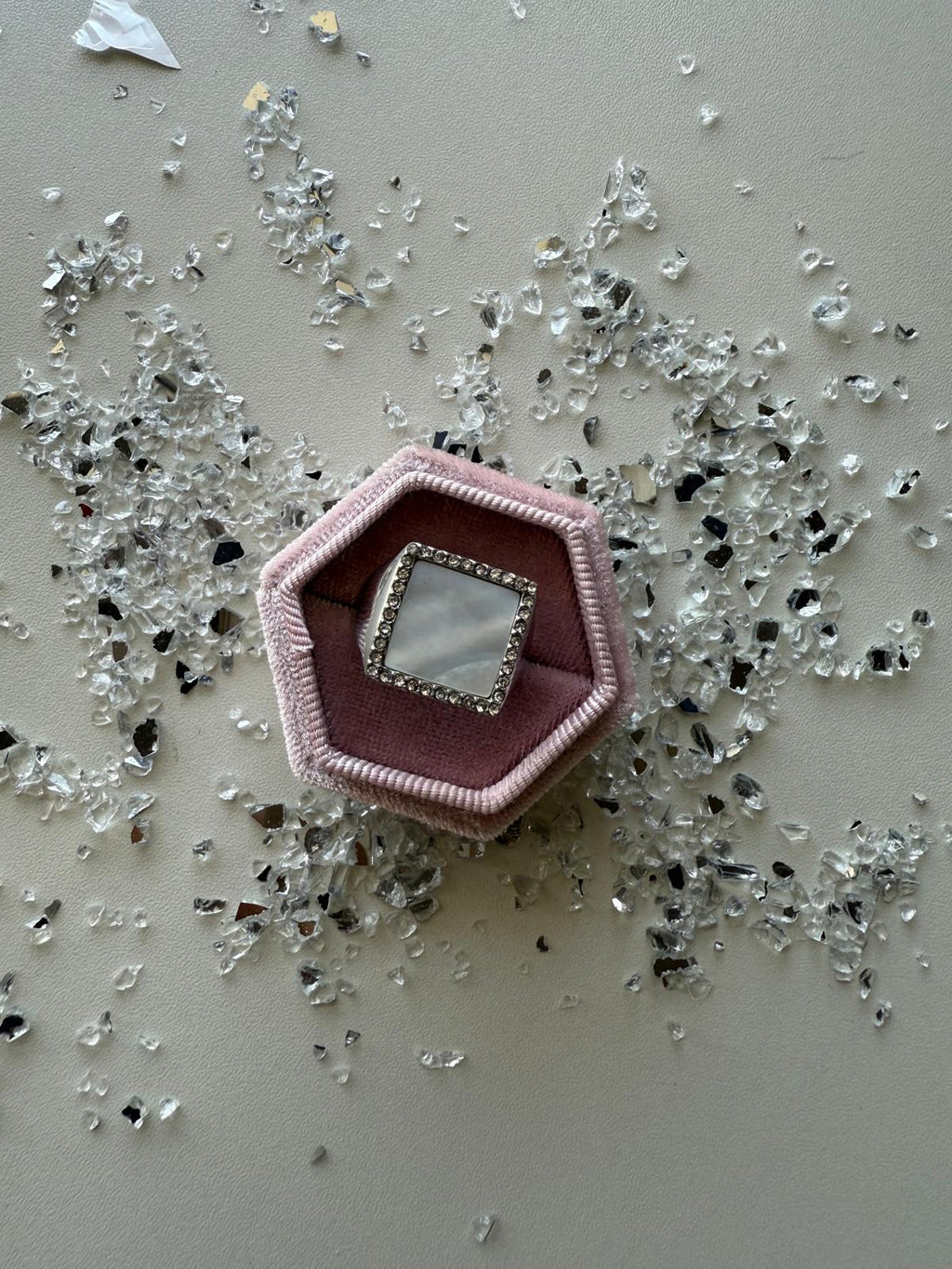 Anello madreperla quadro